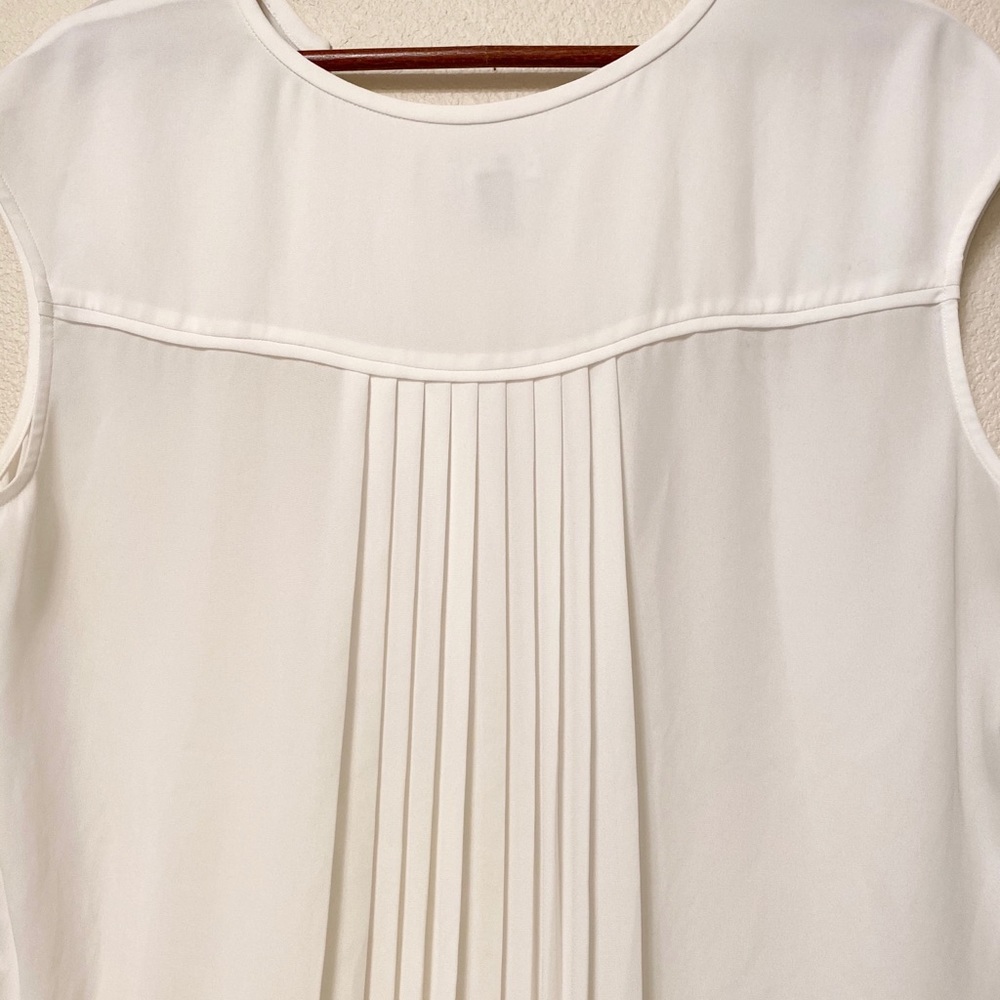 Chelsea28 Pleat Back Top - Picture 11 of 12